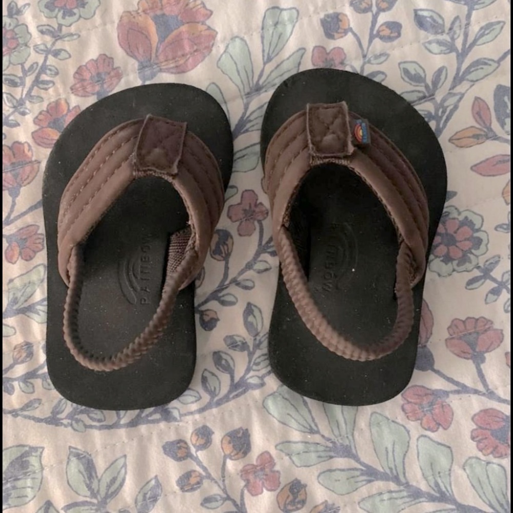 Size 4 toddler rainbow flip flops